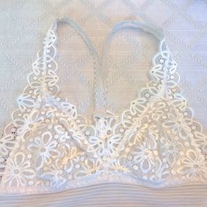Victoria’s Secret Ivory Lacey Bralette Size M